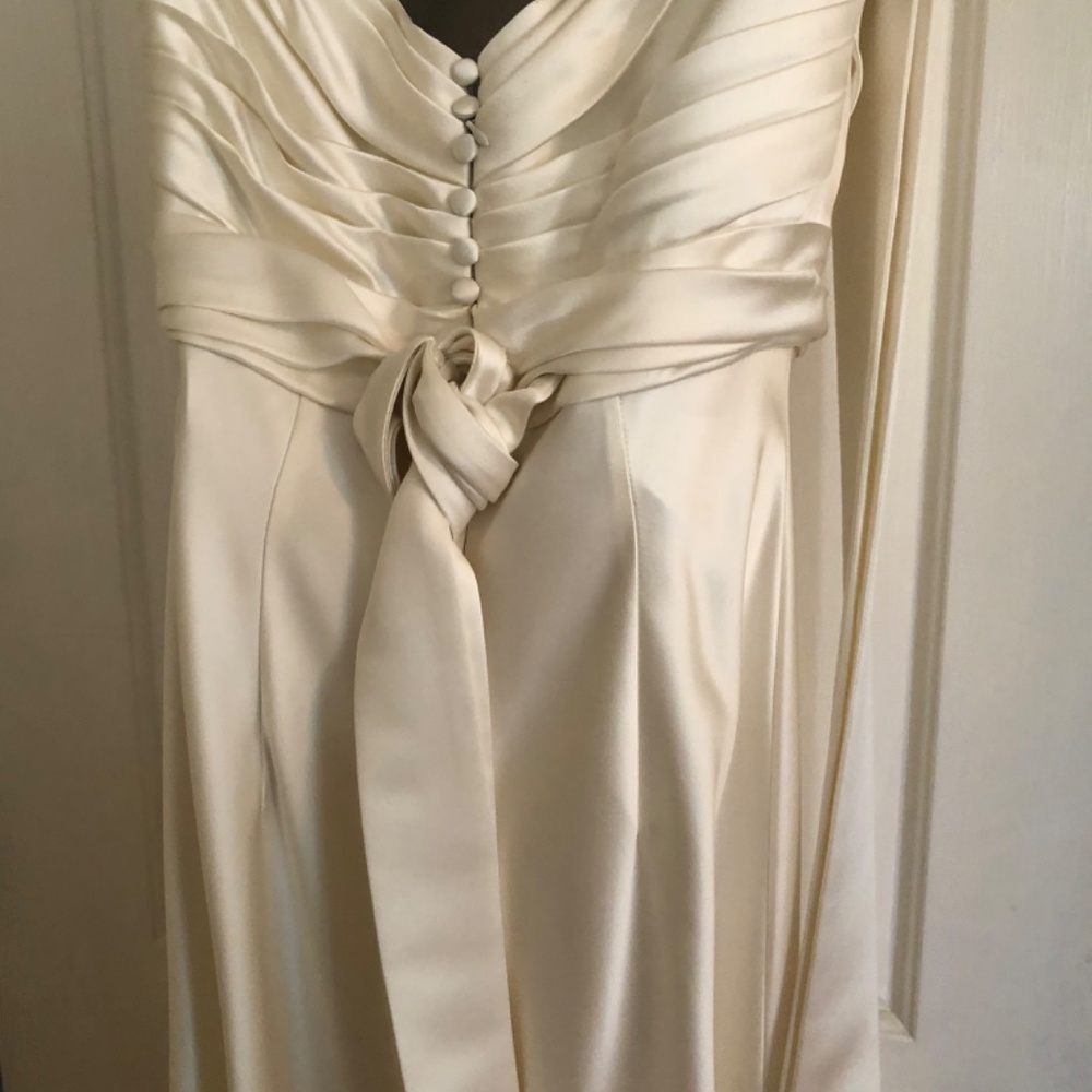 Wedding Dress - Picture 3 of 6